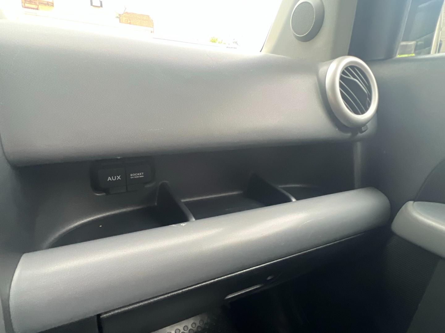 2005 Beige /Gray Honda Element EX 4WD 4-spd AT (5J6YH286X5L) with an 2.4L L4 DOHC 16V engine, 4 Speed Automatic Overdrive transmission, located at 1018 Brunswick Ave, Trenton, NJ, 08638, (609) 989-0900, 40.240086, -74.748085 - Wow, This Element is Super Clean and runs like new! An absolute must see and drive to appreciate this rare Honda!! - Photo#20